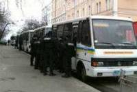 Очевидцы утверждают, что сторону Киева едут 8 автобусов со спецназовцами